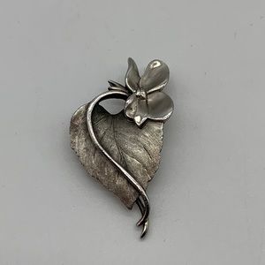 Vintage Signed Crown Trifari Silver Tone Leaf Flower Floral Brooch Pin